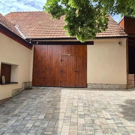 Apartmany Pulgary Bulhary Exterior photo